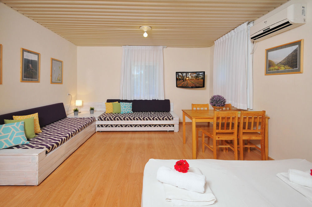 Travel Hotel Eilon Elon Ngoại thất bức ảnh